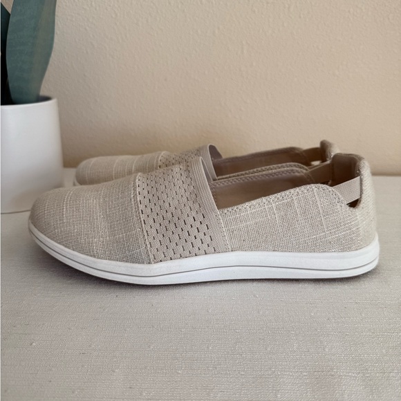 Clarks Beige Canvas Slip-On Casual Loafers - Picture 1 of 12